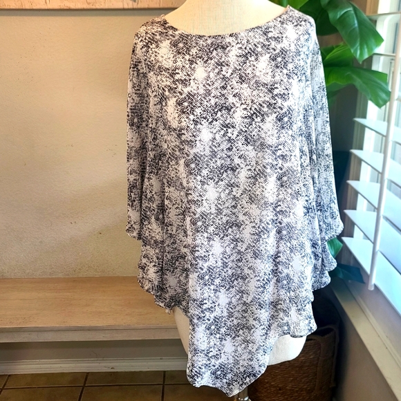 KEREN hart flowy poncho blouse - Picture 1 of 5